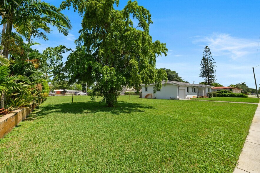 More Photos Of 20 SW 4th St, Dania Office For Sale