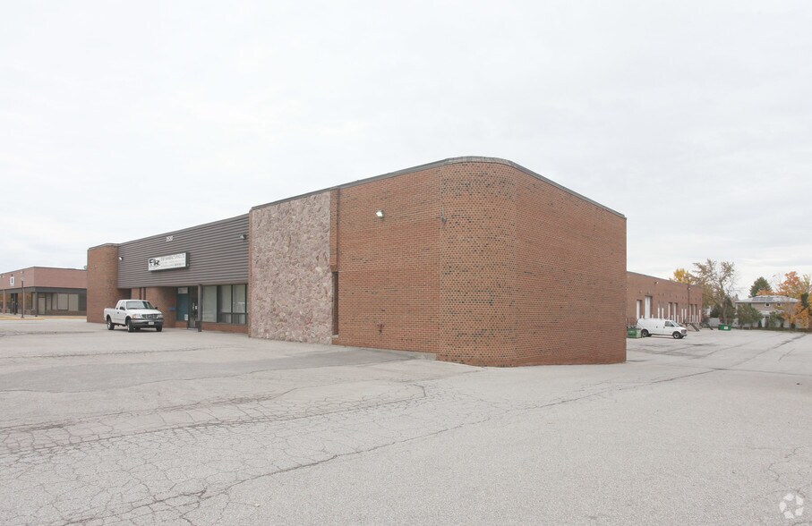 More Photos Of 2530 Speers Rd, Oakville Light Distribution For Lease