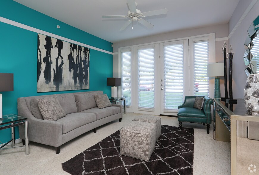 More Photos Of 2000 E Arapaho Rd, Richardson Apartments For Lease