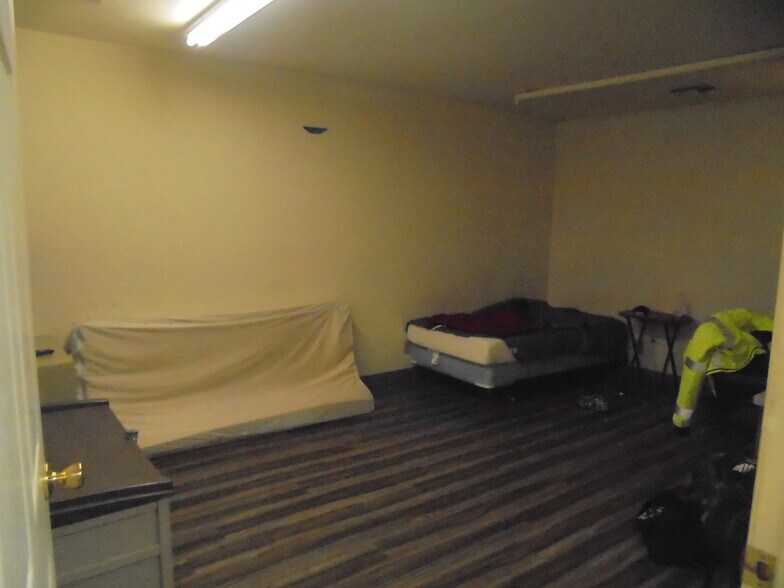 More Photos Of 127 S 1st St, Blythe Flex For Sale