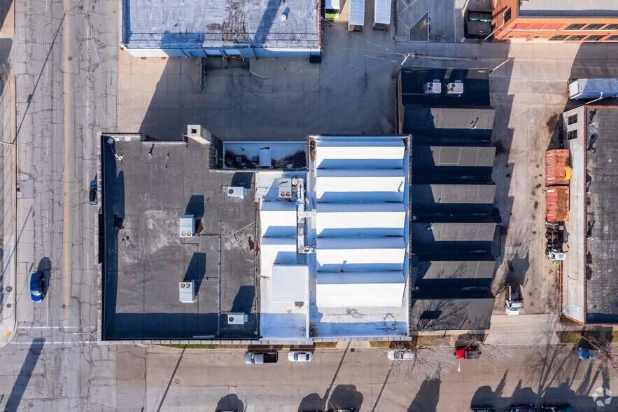 More Photos Of 120 E Mineral St, Milwaukee Office For Sale