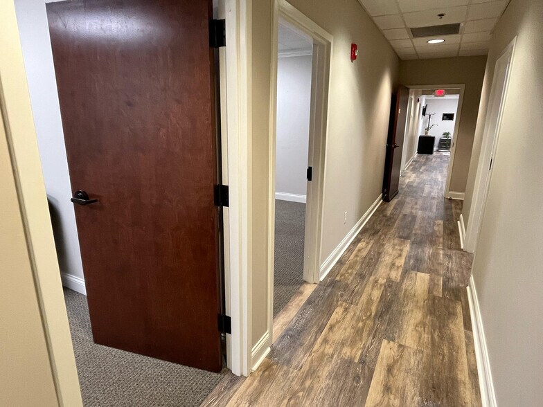 More Photos Of 7112 Crossroads Blvd, Brentwood Office For Lease