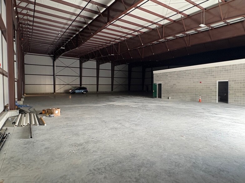 More Photos Of 21 Daniels Way, Cranston Warehouse For Sale