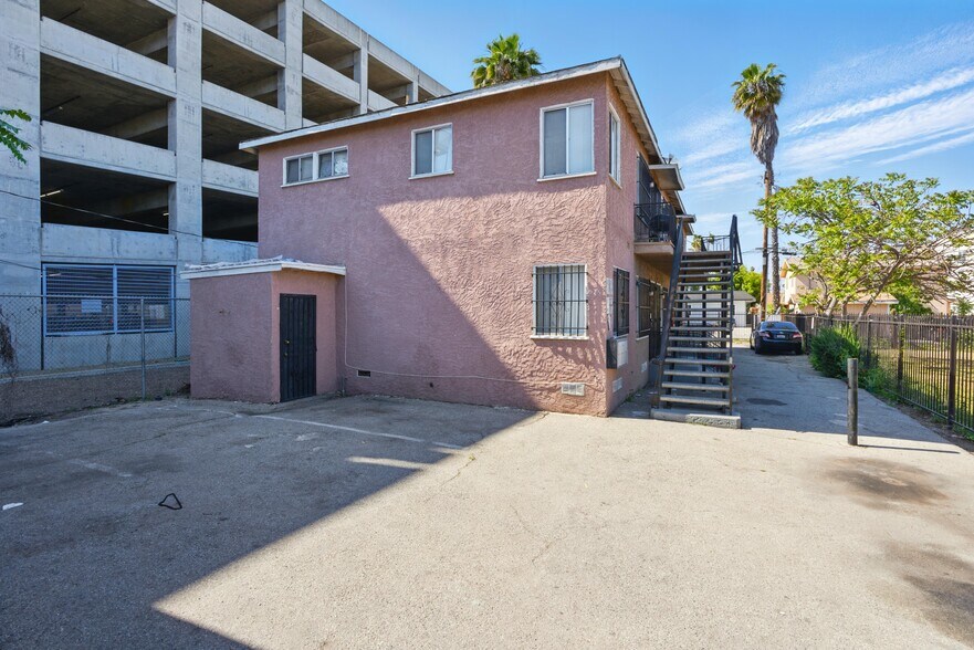 More Photos Of 925 W 84th St, Los Angeles Apartments For Sale