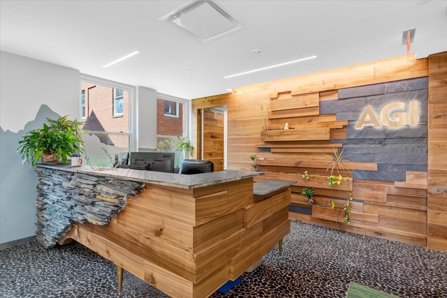 More Photos Of 4220 King St, Alexandria Office For Sale