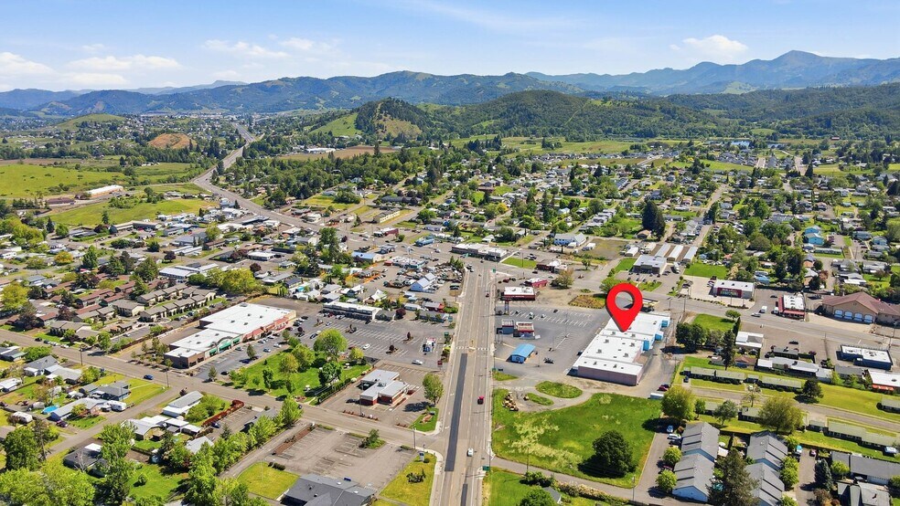 More Photos Of 122 NW Douglas blvd, Winston General Retail For Lease