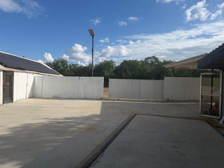 More Photos Of 418 Vine St, San Antonio Office Residential For Sale