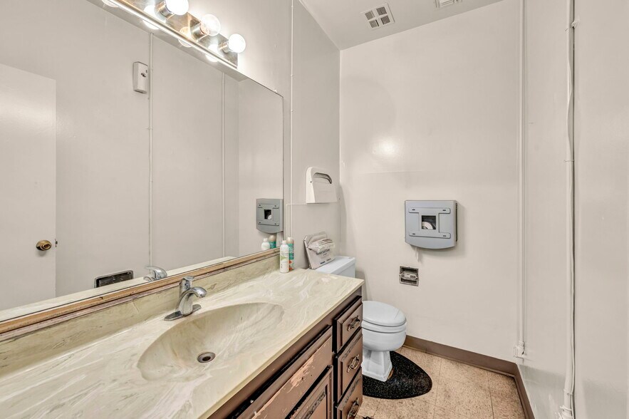 More Photos Of 1235 Glendale Ave, Sparks Truck Terminal For Lease