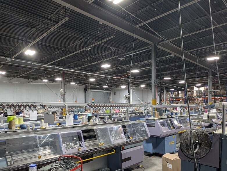 More Photos Of 5775 Rue Ferrier, Mont-Royal Manufacturing For Lease