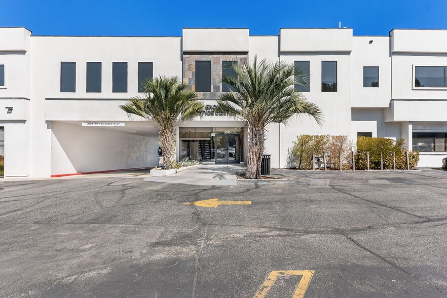 More Photos Of 5535-5551 Balboa Blvd, Encino Loft Creative Space For Lease