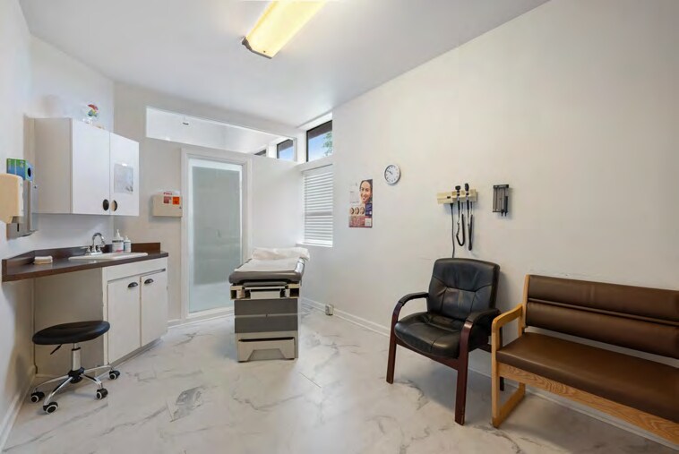 More Photos Of 4114 Bridgeport Way W, University Place Medical For Sale