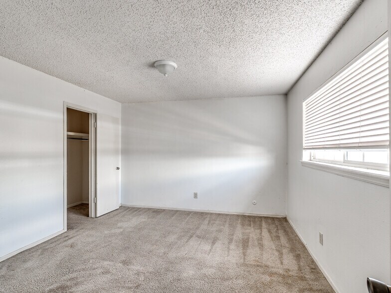 More Photos Of 6401 NW Oak Ave, Lawton Apartments For Sale