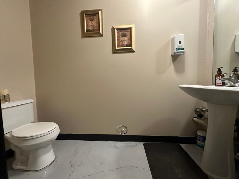 More Photos Of 10530 117 Av, Grande Prairie Office For Lease