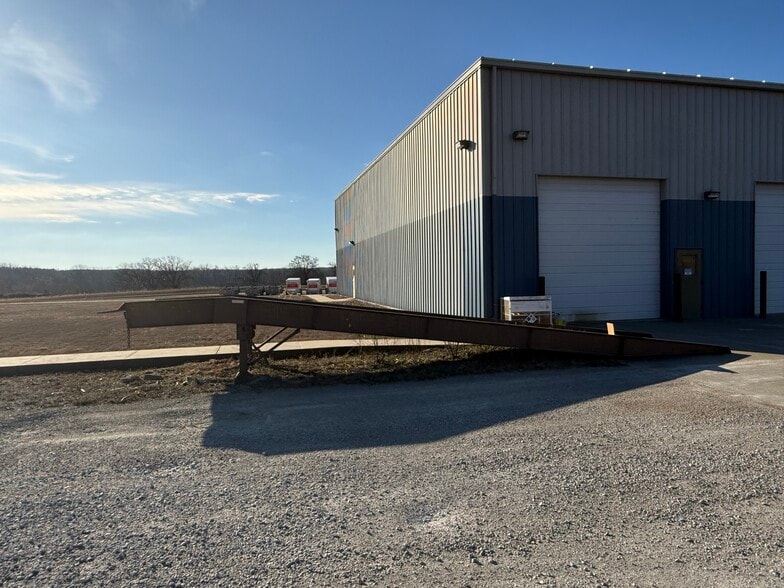 More Photos Of 1202 Industrial Dr, Warsaw Industrial For Sale
