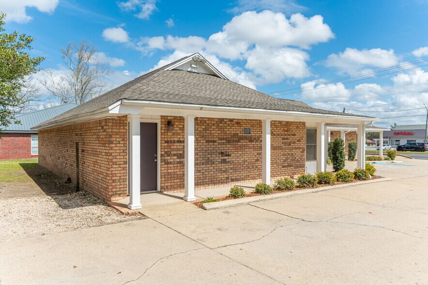 More Photos Of 1078 S Ferdon Blvd, Crestview Medical For Sale