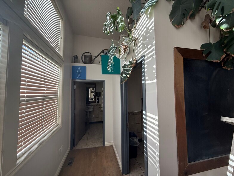 More Photos Of 33518 W Jefferson Ave, Rockwood Restaurant For Sale