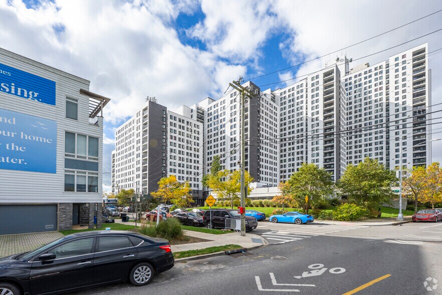 Primary Photo Of 711A-711D Seagirt Ave, Far Rockaway Coworking Space