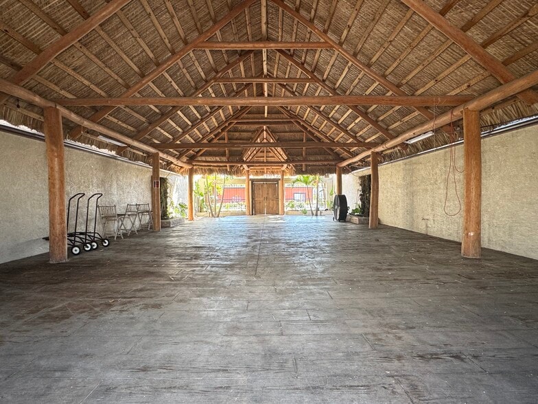 More Photos Of 1001 Manatee Ave, Bradenton Storefront Retail Office For Sale