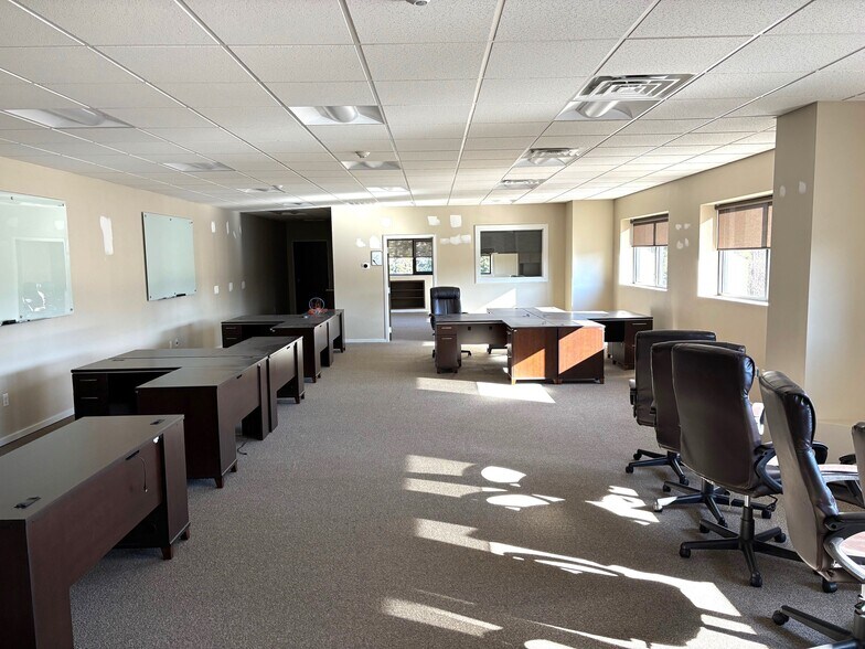 More Photos Of 119 Hawley Rd, Oxford Warehouse For Lease