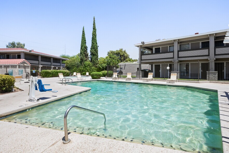 More Photos Of 2510 W Greenway Rd, Phoenix Hotel For Sale
