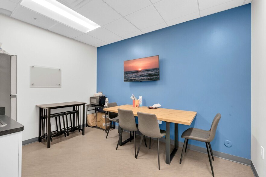 More Photos Of 2222 E Highland Ave, Phoenix Medical For Lease