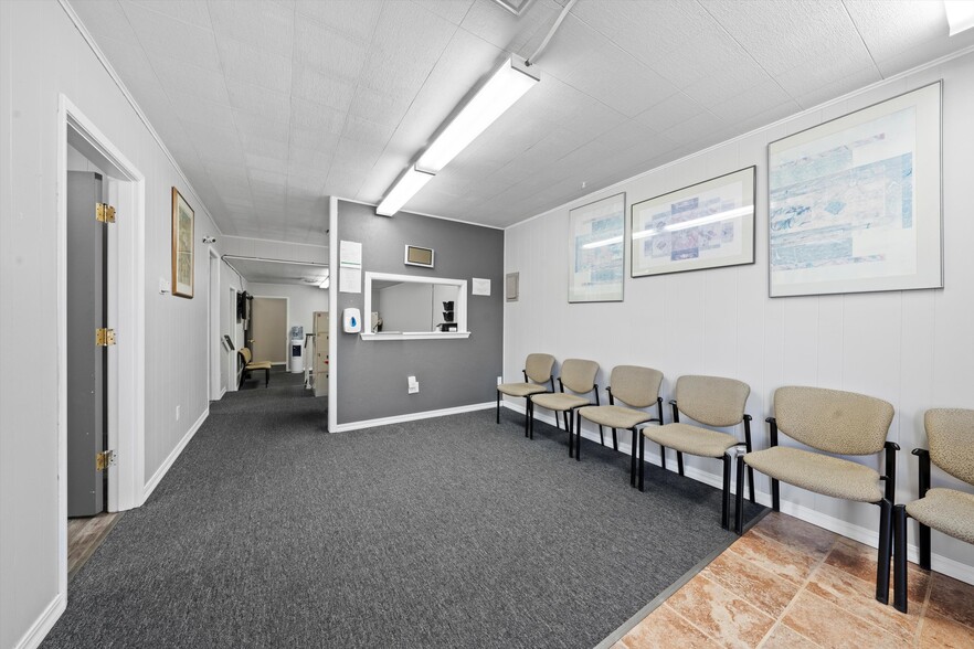 More Photos Of 11 S Cascade St, Kennewick Office For Sale