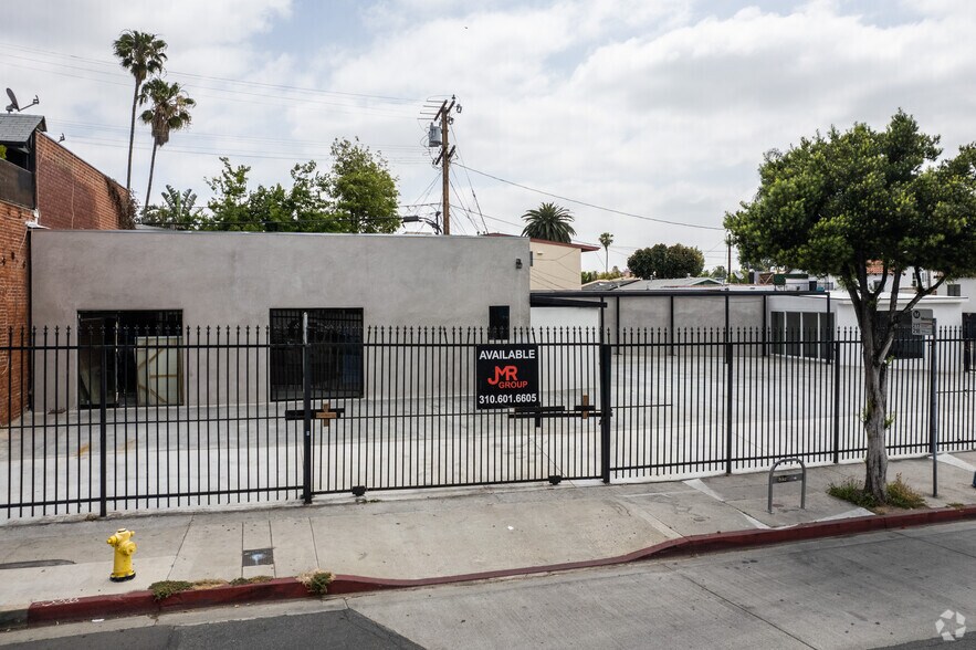 Primary Photo Of 900-908 N Fairfax Ave, West Hollywood Freestanding For Lease