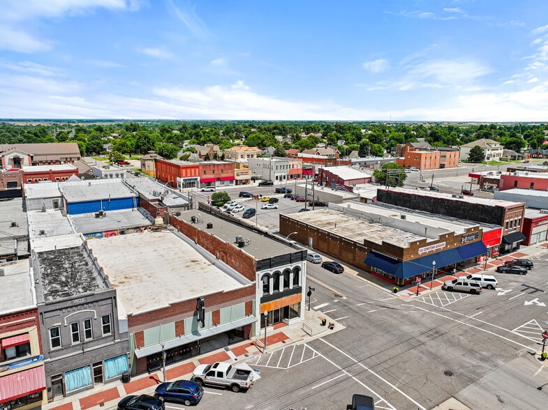 More Photos Of 121 S Bickford Ave, El Reno Storefront For Lease