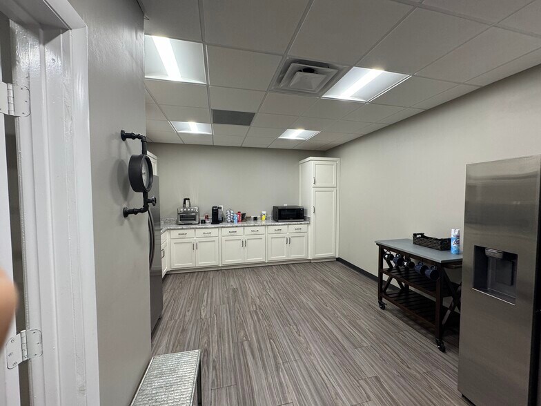 More Photos Of 102 Tribble Dr, Madison Light Manufacturing For Lease