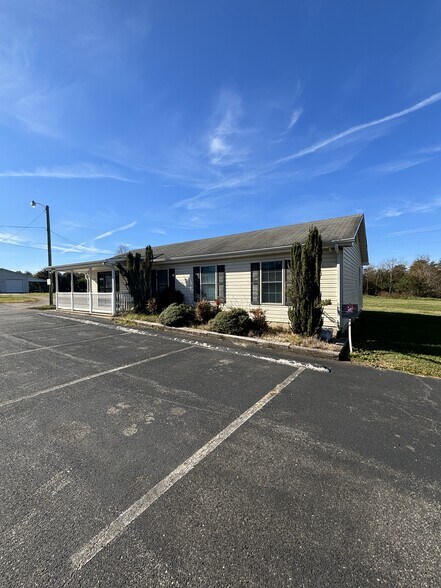 More Photos Of 2527 Main St, Hurt Flex For Sale