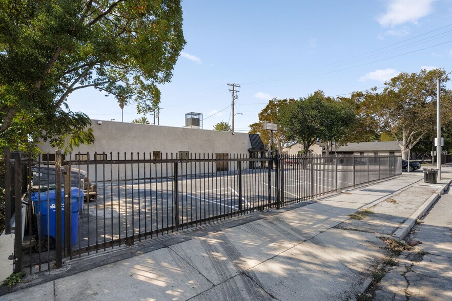 More Photos Of 570 N Towne Ave, Pomona Storefront Retail Office For Lease