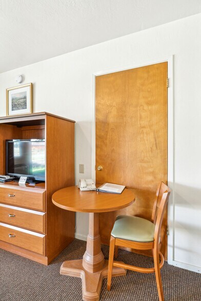 More Photos Of 43021 Bridge St, Fall River Mills Hotel For Sale