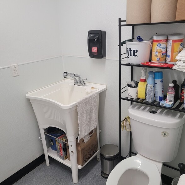 More Photos Of 391 Riverside Rd, Mesquite Convenience Store For Sale