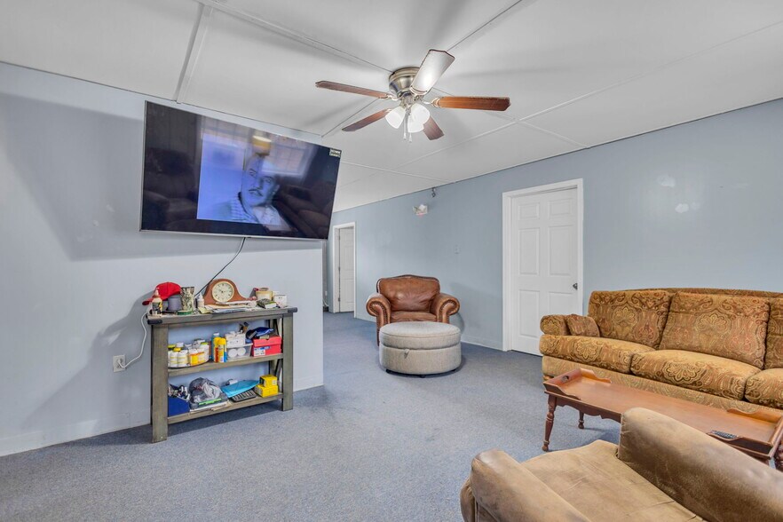 More Photos Of 106 Carr St, Nicholson Assisted Living For Sale