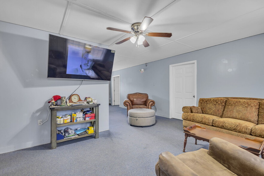 More Photos Of 106 Carr St, Nicholson Assisted Living For Sale