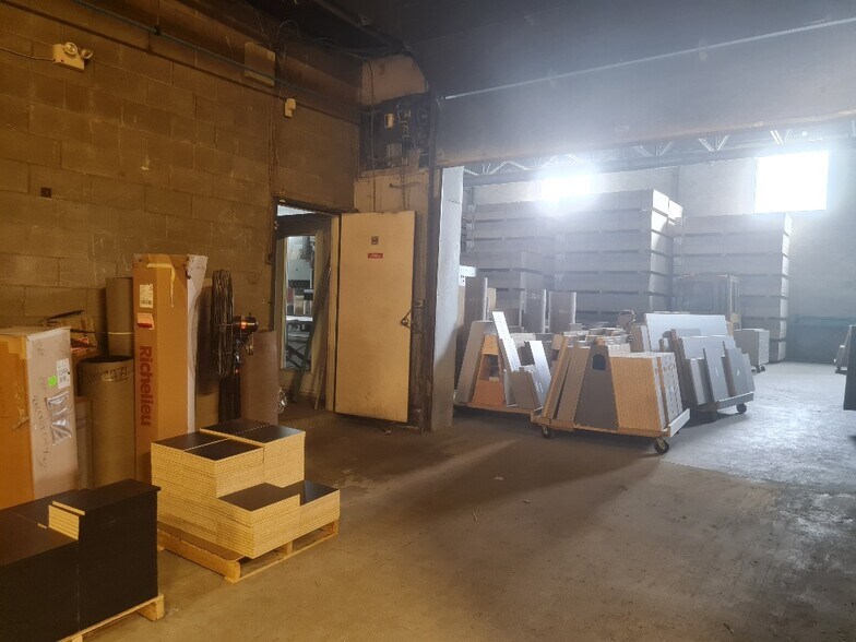 More Photos Of 6270-6290 Rue Périnault, Montréal Industrial For Sale