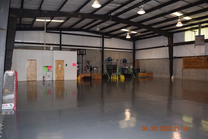 More Photos Of 19 Baron Park Rd, Fredericksburg Light Distribution For Lease