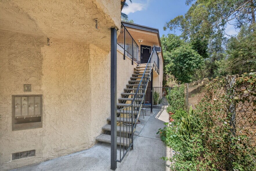 More Photos Of 1459 Stanley Ave, Glendale Apartments For Sale