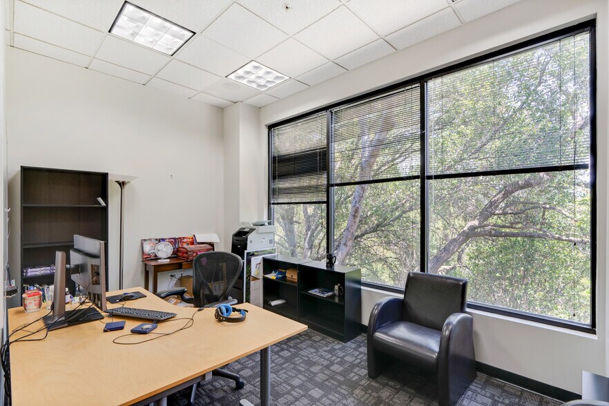 More Photos Of 980 University Ave, Los Gatos Flex For Sale