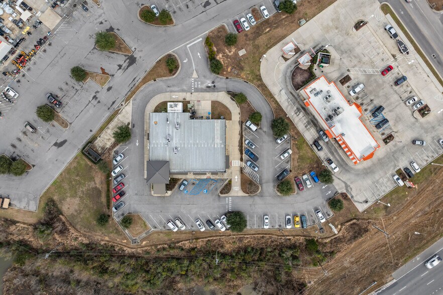 More Photos Of 1016-1020 Industrial Pky, Saraland Storefront Retail Office For Sale
