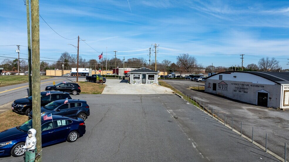 More Photos Of 121 13th St SW, Hickory Office For Sale