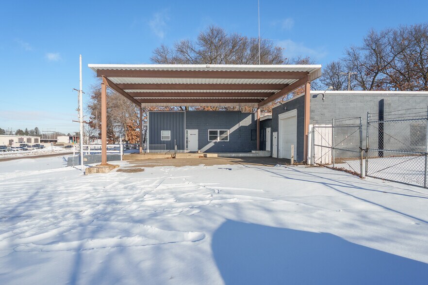 More Photos Of 1703 Western Ave, Eau Claire Industrial For Sale