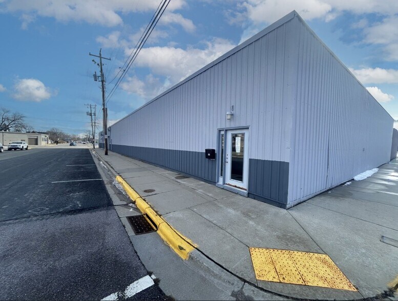 Primary Photo Of 414 La Crosse St, Mauston Warehouse For Lease
