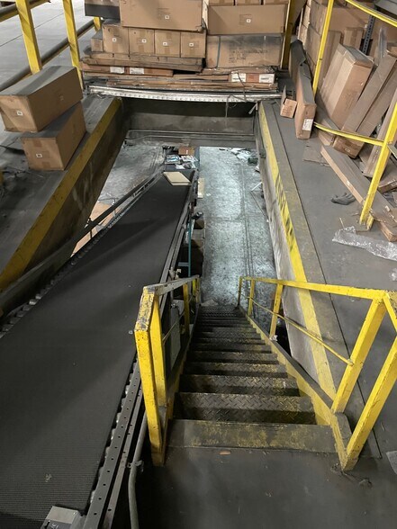 More Photos Of 450 Austin Pl, Bronx Warehouse For Lease