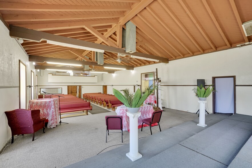 More Photos Of 109 S Aprilia Ave, Compton Religious Facility For Sale