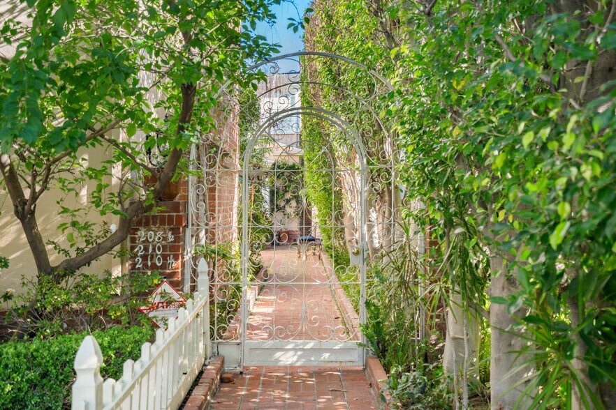 More Photos Of 208 El Camino Dr, Beverly Hills Apartments For Sale