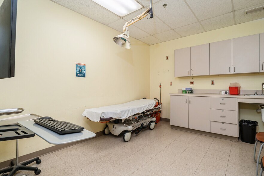More Photos Of 680 Broadway, Paterson Hospital For Lease