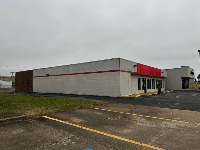 More Photos Of 113 W Broadway St, West Memphis Freestanding For Lease