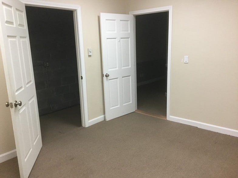 More Photos Of 62 Main St, Kingston Storefront Retail Office For Lease