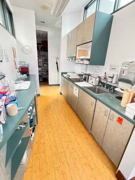 More Photos Of 2550 Willakenze Rd, Eugene Medical For Lease